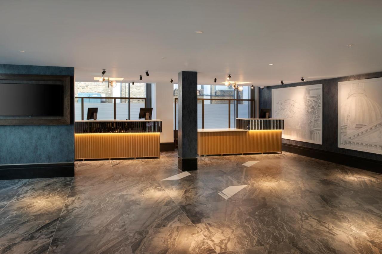 Hotel Leonardo Royal London St Paul’s Exterior foto Reception desk