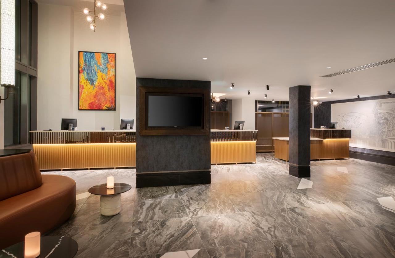 Hotel Leonardo Royal London St Paul’s Exterior foto Reception desk