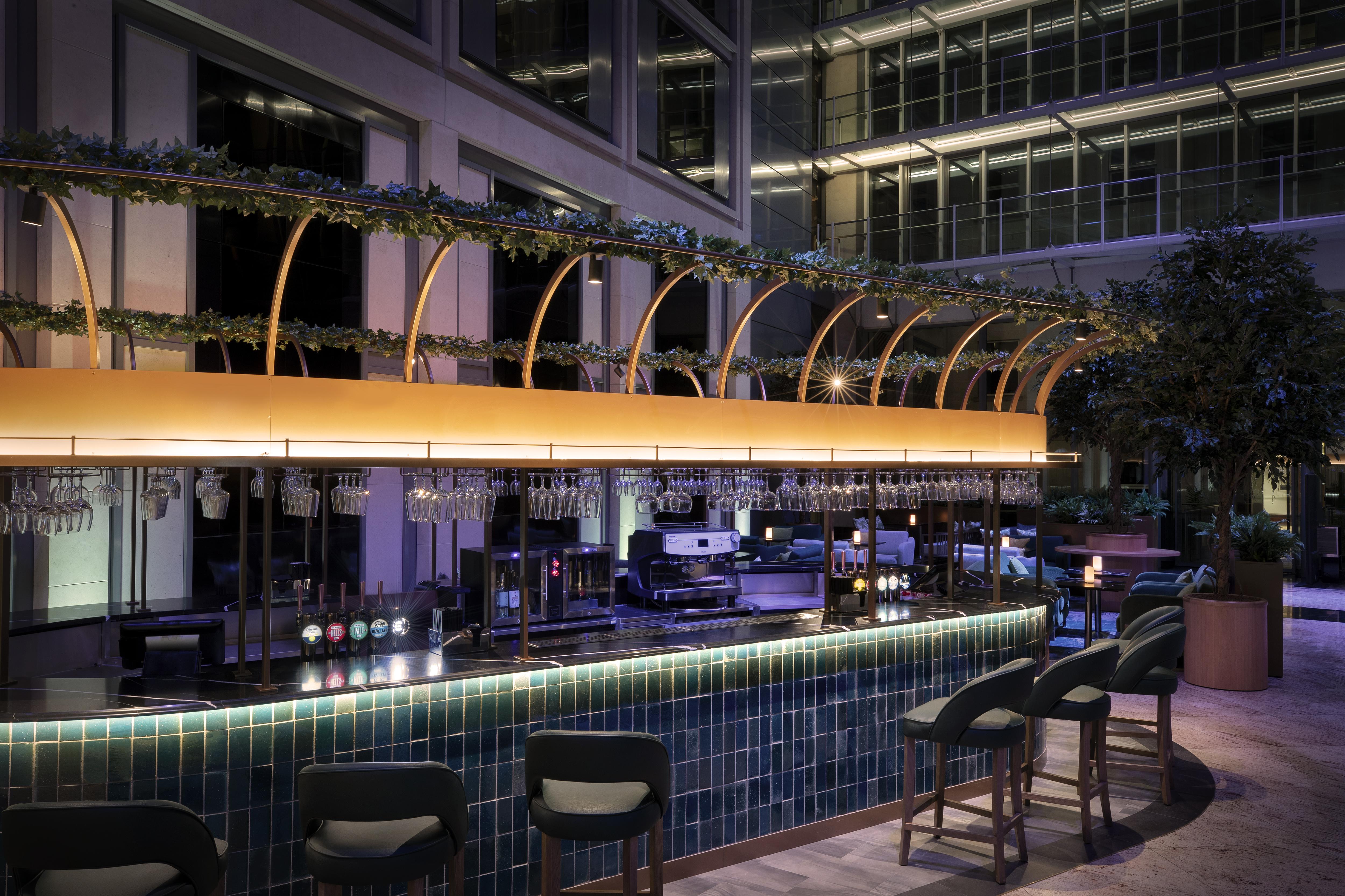 Hotel Leonardo Royal London St Paul’s Exterior foto The bar at the hotel