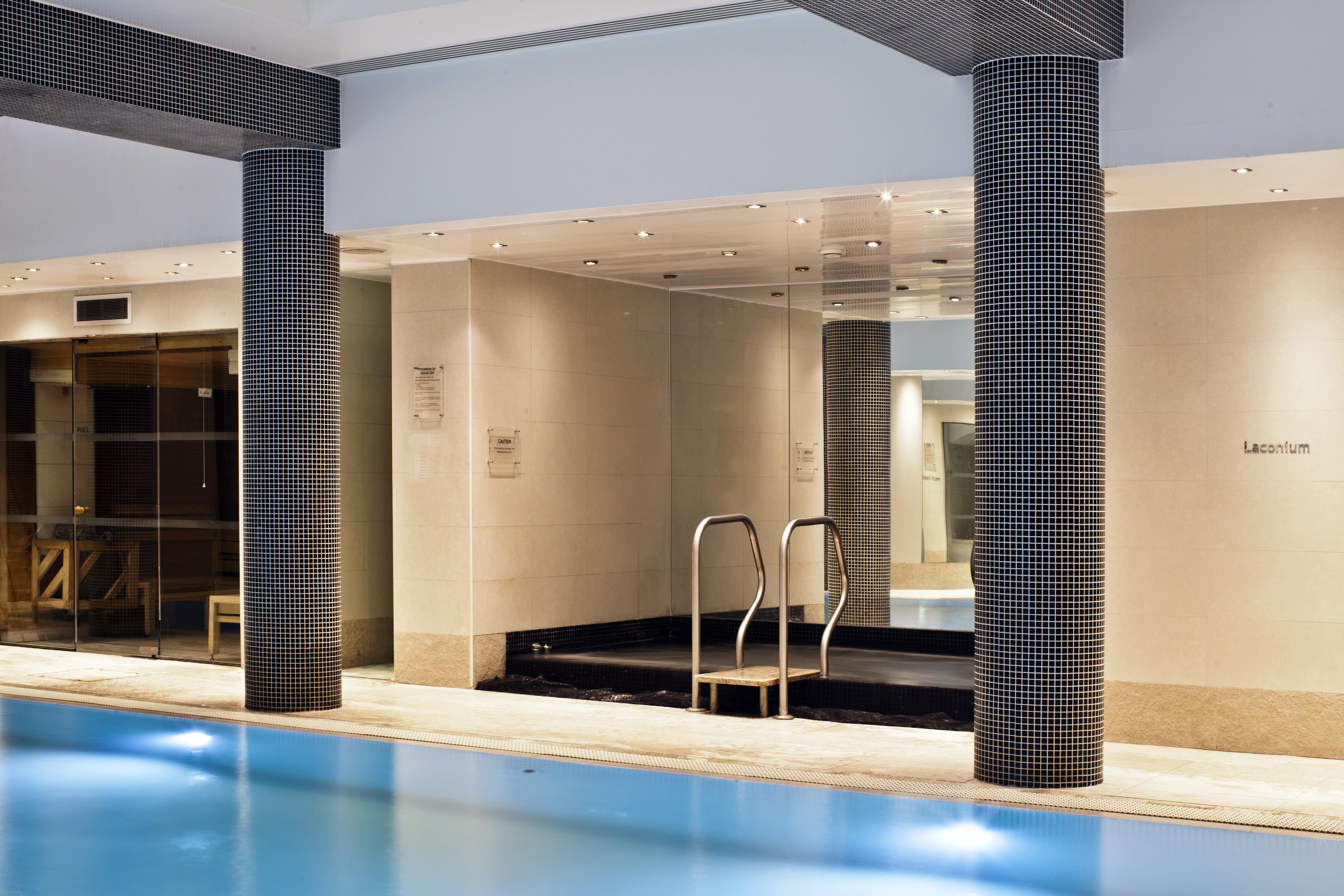 Hotel Leonardo Royal London St Paul’s Exterior foto The swimming pool of the hotel