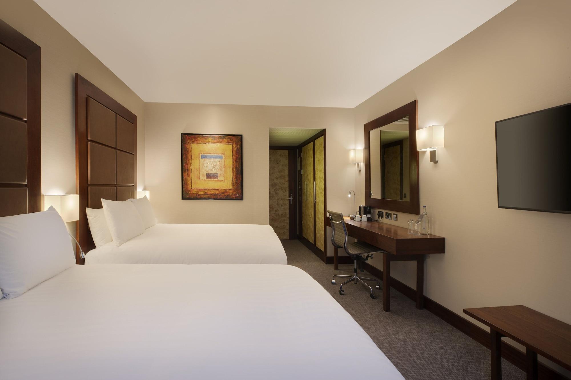 Hotel Leonardo Royal London St Paul’s Exterior foto A room at the Hilton London Heathrow